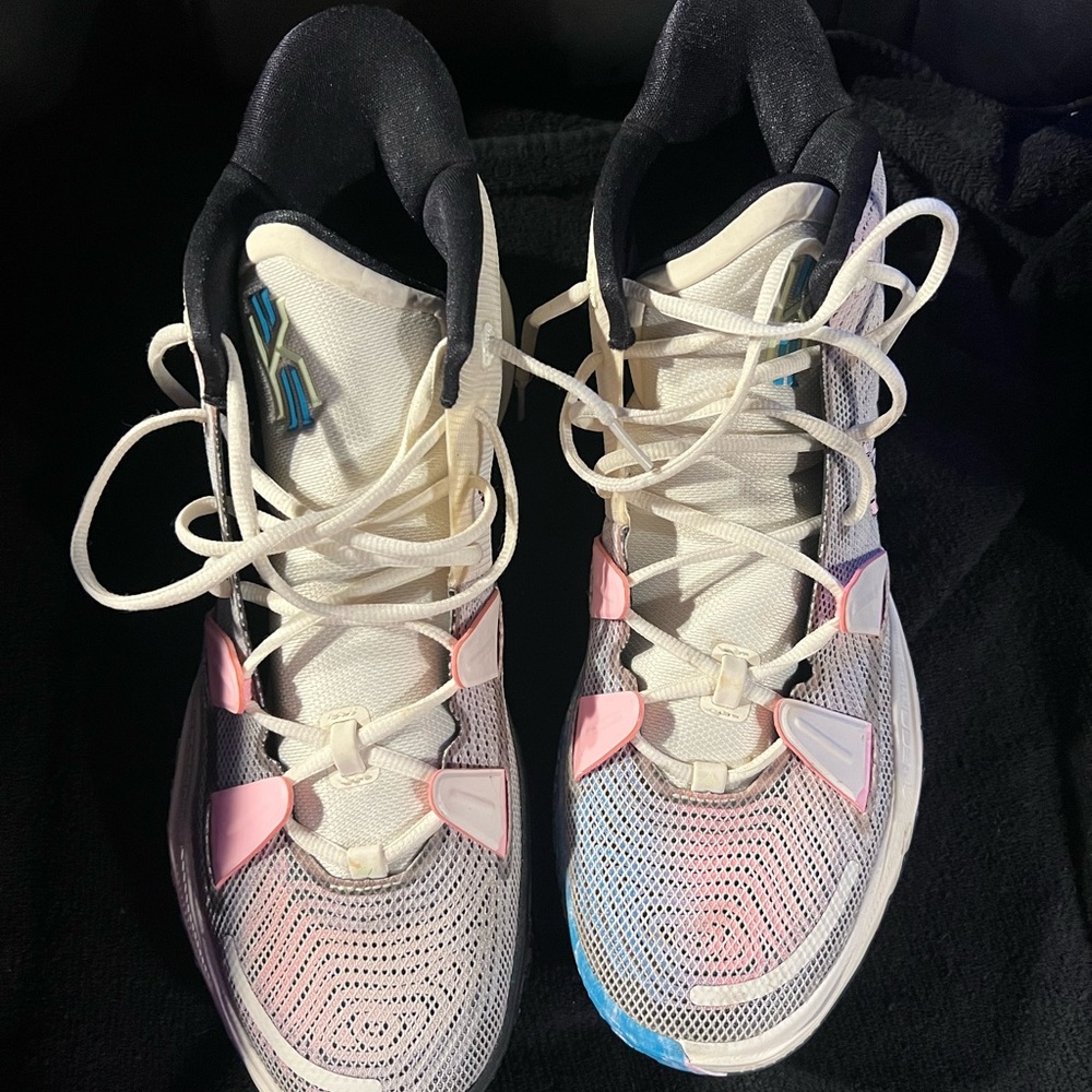 Kyrie 7 pale ivory